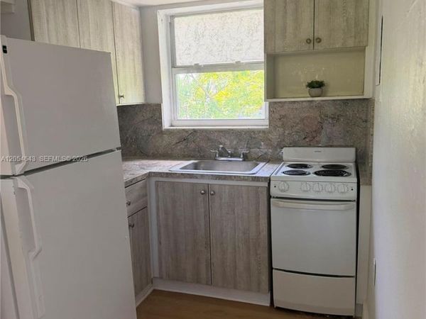 1465 W 28th St , Unit 4, Hialeah, FL 33010