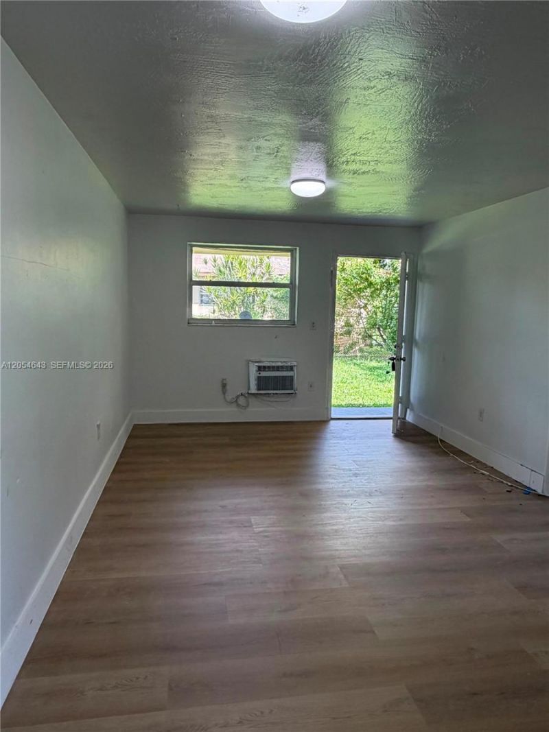 1465 W 28th St , Unit 4, Hialeah, FL 33010 Photo