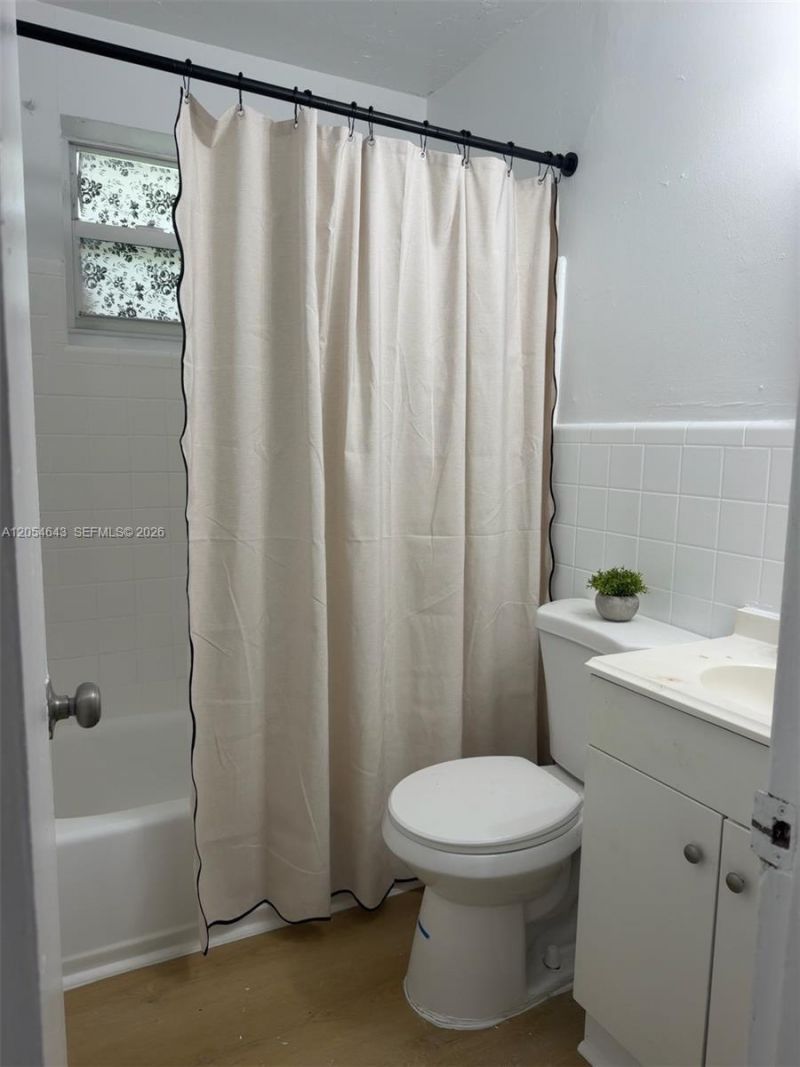 1465 W 28th St , Unit 4, Hialeah, FL 33010 Photo