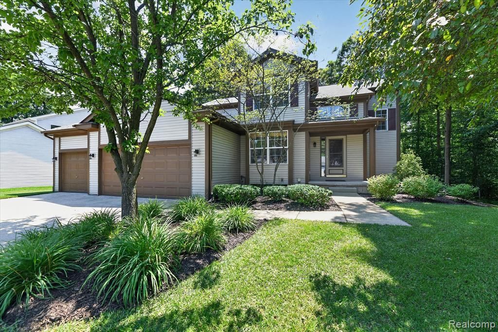 2445 Lorraina Lane, Hartland Township, MI 48353 Main Photo