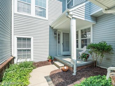 5936 Creekside Drive, Troy, MI 48085