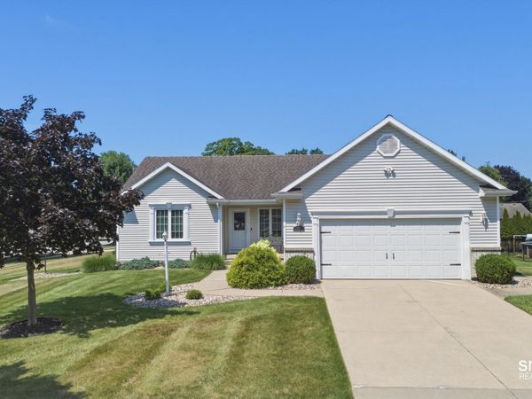 1017 Sunset Hills Court NW, Grand Rapids, MI 49534