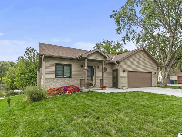803 Otter Court, Plattsmouth, NE 68048