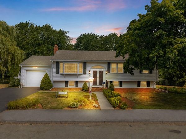 45 Sun Valley Dr, Braintree, MA 02184