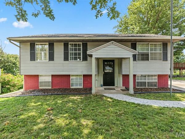 215 Pine Ridge Drive, Godfrey, IL 62035