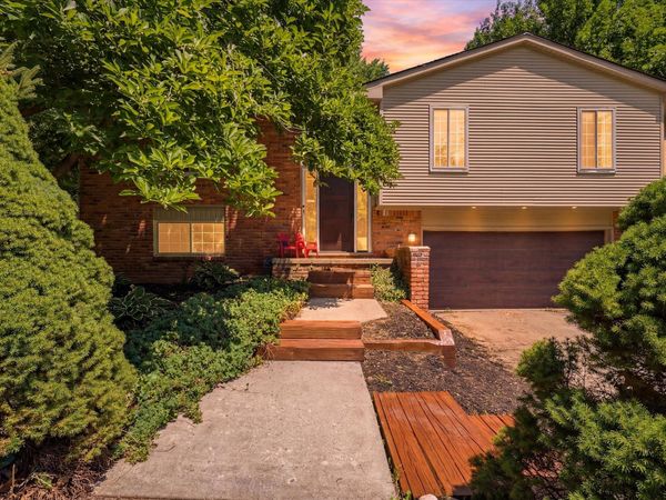 7737 Collingwood Drive, Brighton, MI 48114