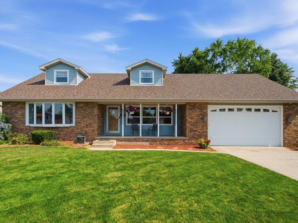 954 Mohawk Drive , Crown Point, IN 46307