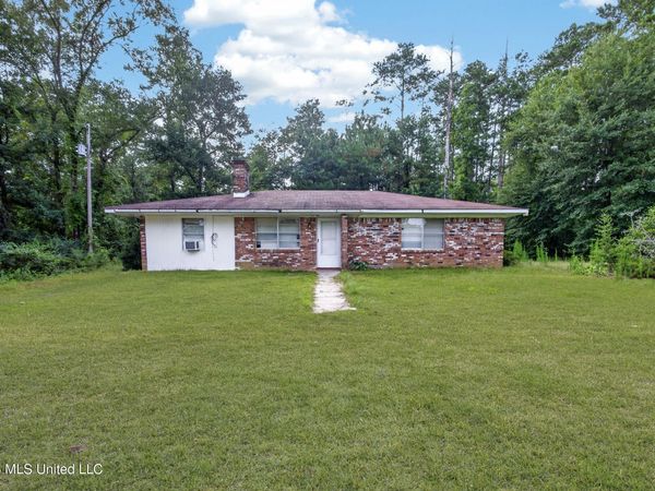 921 Crooked Creek Road, Silver Creek, MS 39663