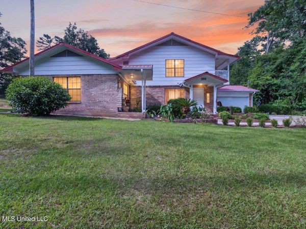 929 Crooked Creek Road, Silver Creek, MS 39663