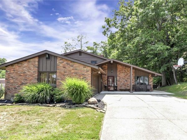 6815 Parkgate Oval , Seven Hills, OH 44131