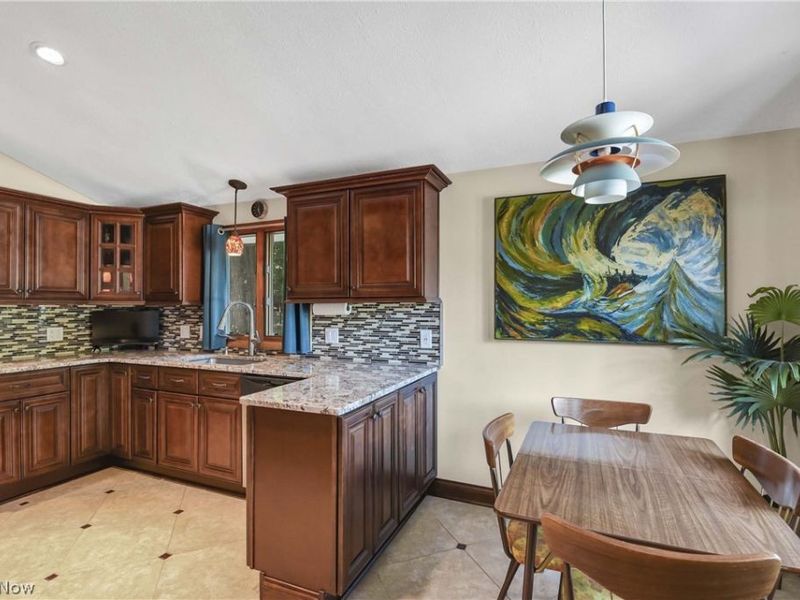 6815 Parkgate Oval, Seven Hills, OH 44131 Photo 11