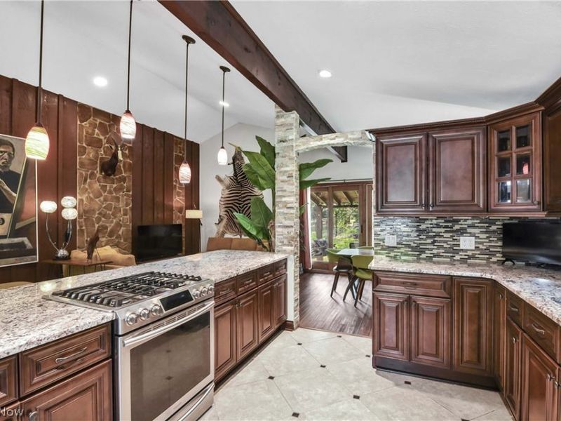 6815 Parkgate Oval, Seven Hills, OH 44131 Photo 12