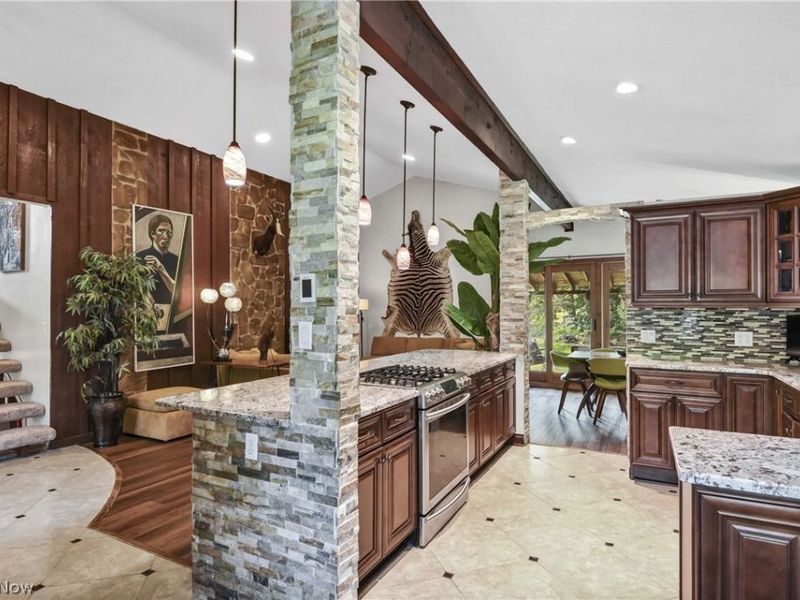 6815 Parkgate Oval, Seven Hills, OH 44131 Photo 13