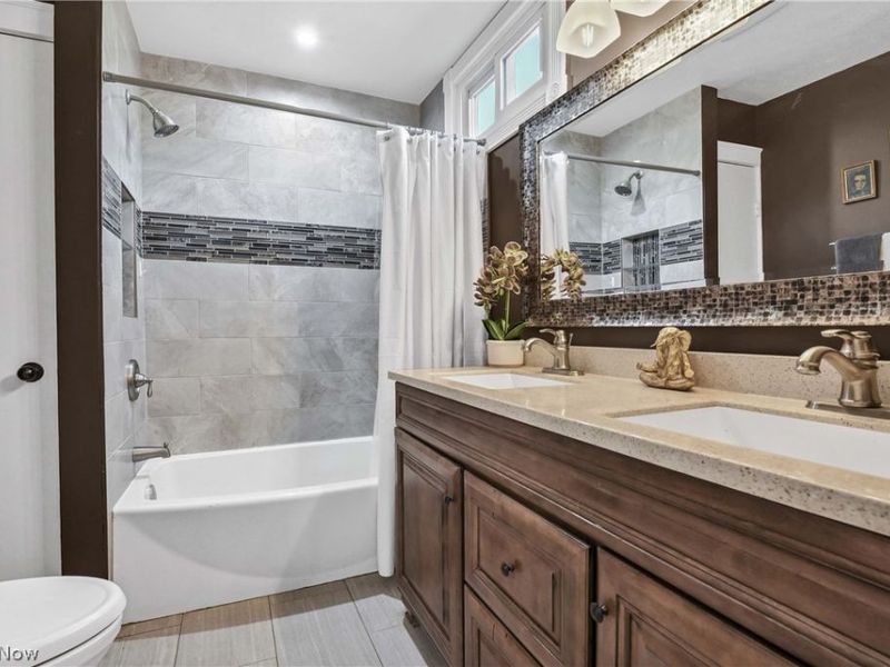 6815 Parkgate Oval, Seven Hills, OH 44131 Photo 18