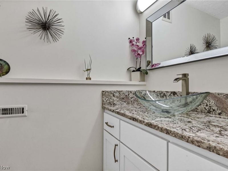 6815 Parkgate Oval, Seven Hills, OH 44131 Photo 26