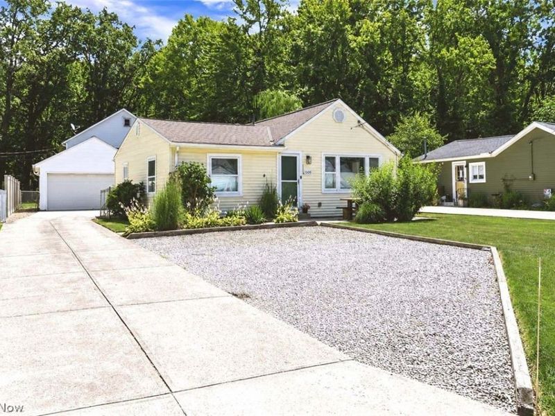 5659 Pleasant Street, North Ridgeville, OH 44039 Photo 2