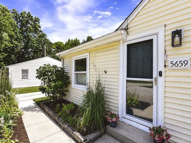 5659 Pleasant Street, North Ridgeville, OH 44039 Photo 3