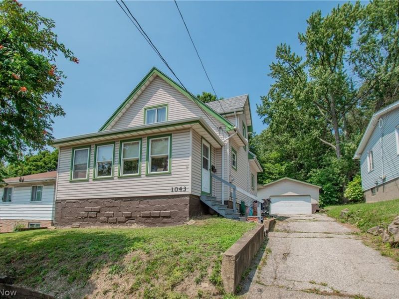 1043 Silvercrest Avenue, Akron, OH 44314 Photo 1