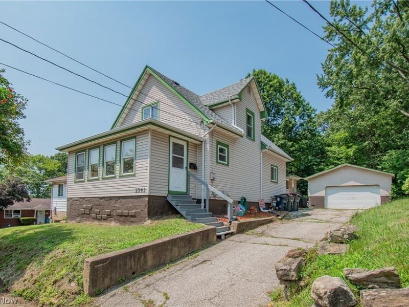 1043 Silvercrest Avenue, Akron, OH 44314 Photo 2
