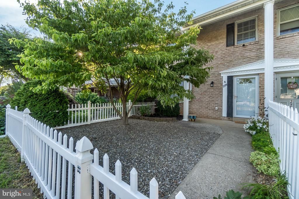 2275 IRMA DRIVE, ALLENTOWN, PA 18109