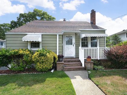 418 Asharoken Boulevard  Bay Shore, NY 11706