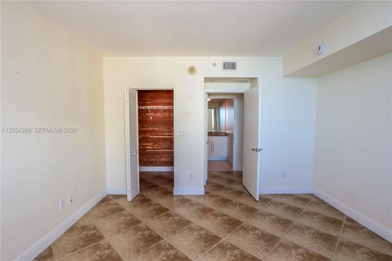 335 S Biscayne Blvd , Unit 3510, Miami, FL 33131 Photo