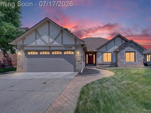 43798 Columbia Drive, Clinton Twp, MI 48038