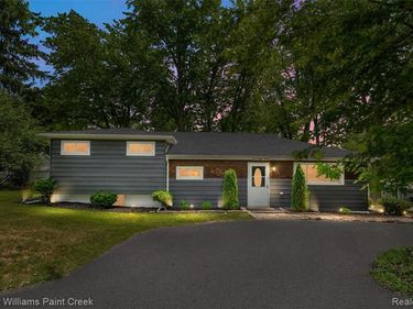 3815 Edgecrest Street, West Bloomfield Twp, MI 48324