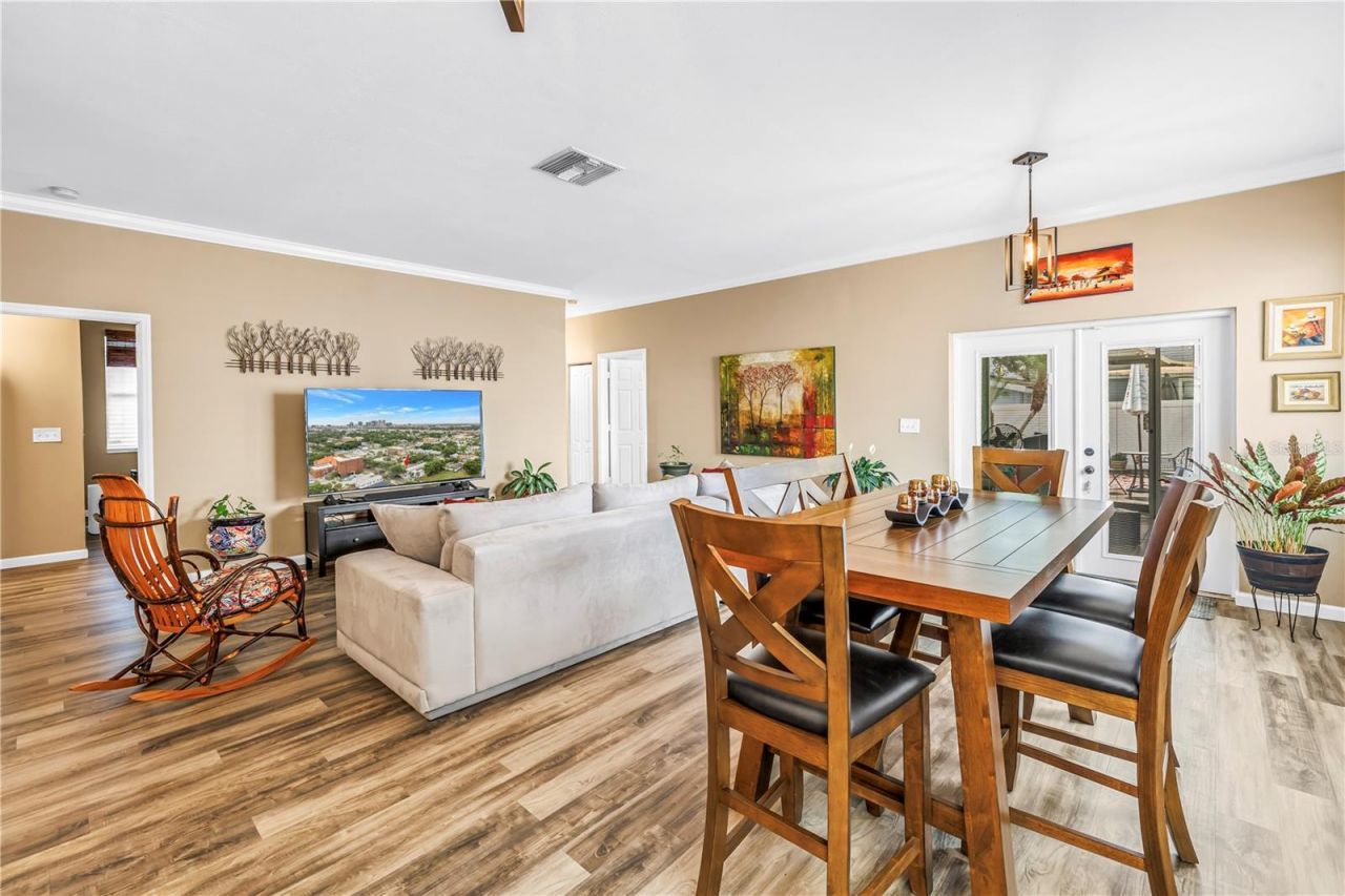 2318 W Cherry Street , Tampa, FL 33607 Photo