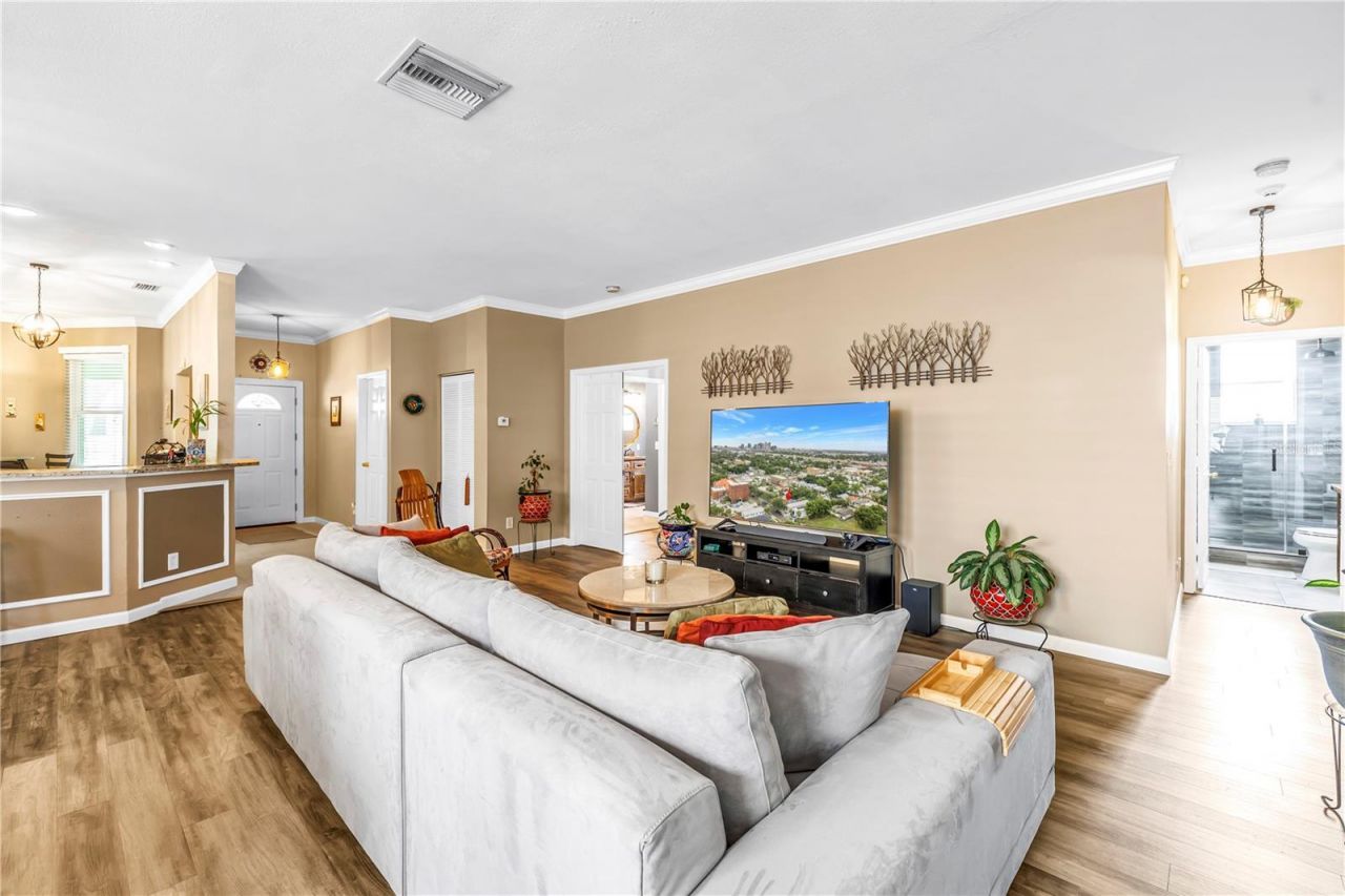 2318 W Cherry Street , Tampa, FL 33607 Photo