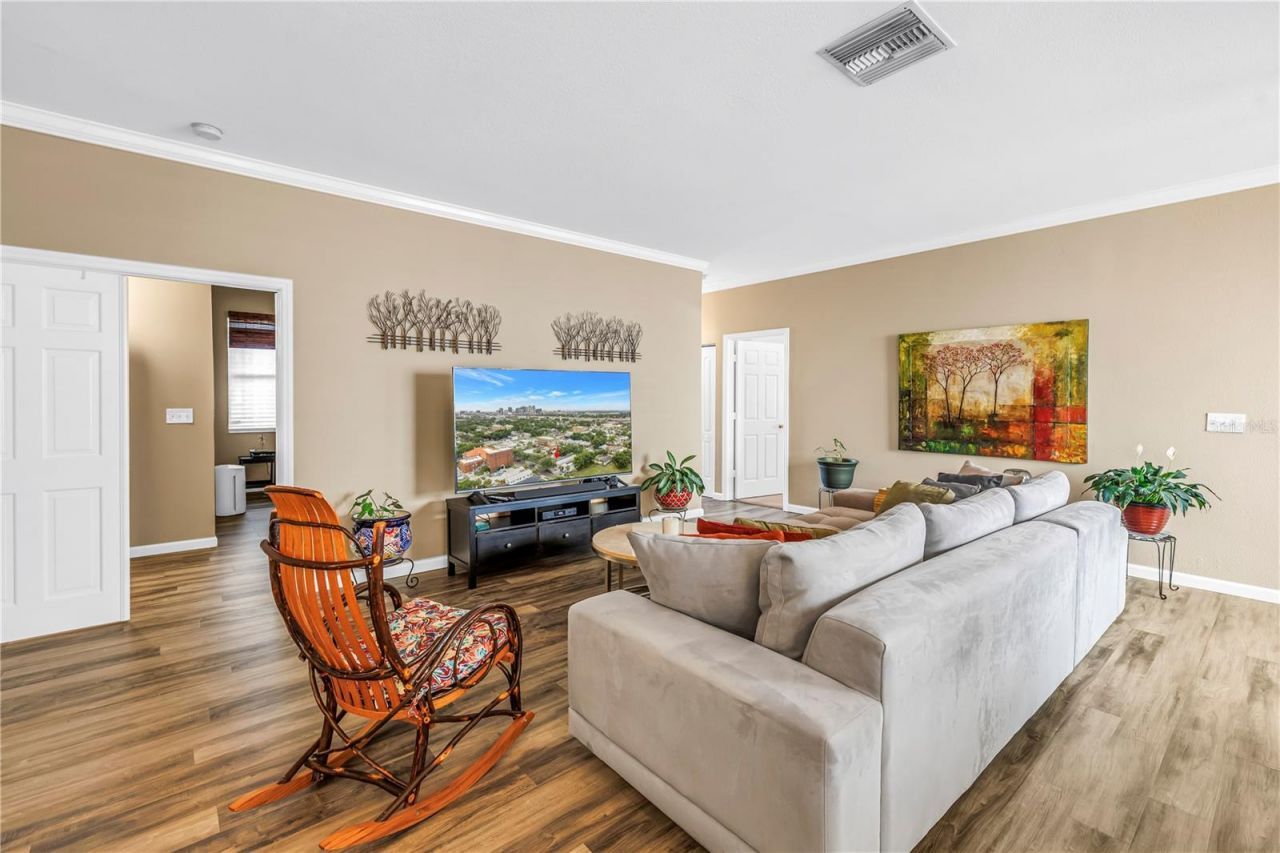 2318 W Cherry Street , Tampa, FL 33607 Photo