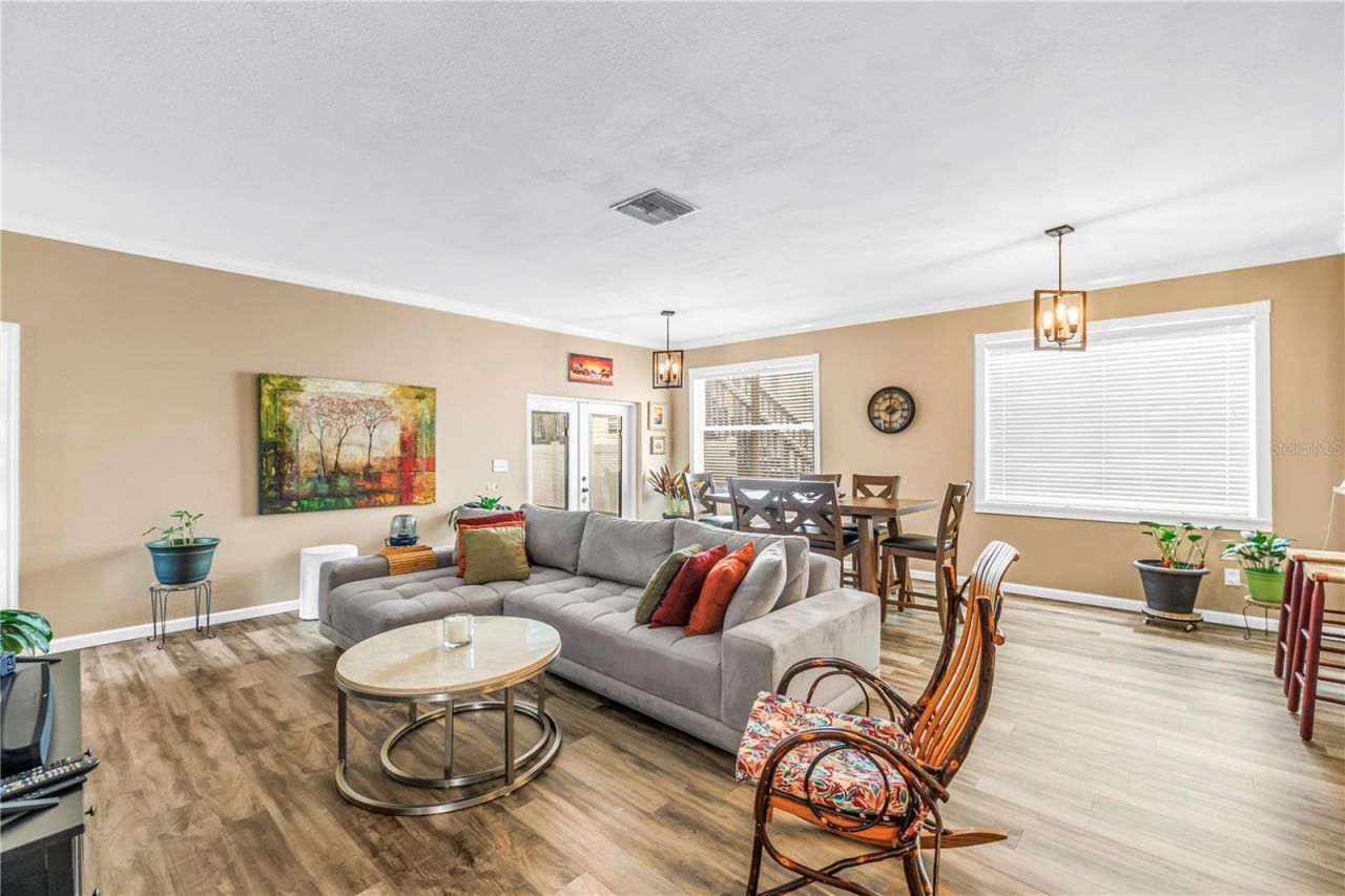 2318 W Cherry Street , Tampa, FL 33607 Photo