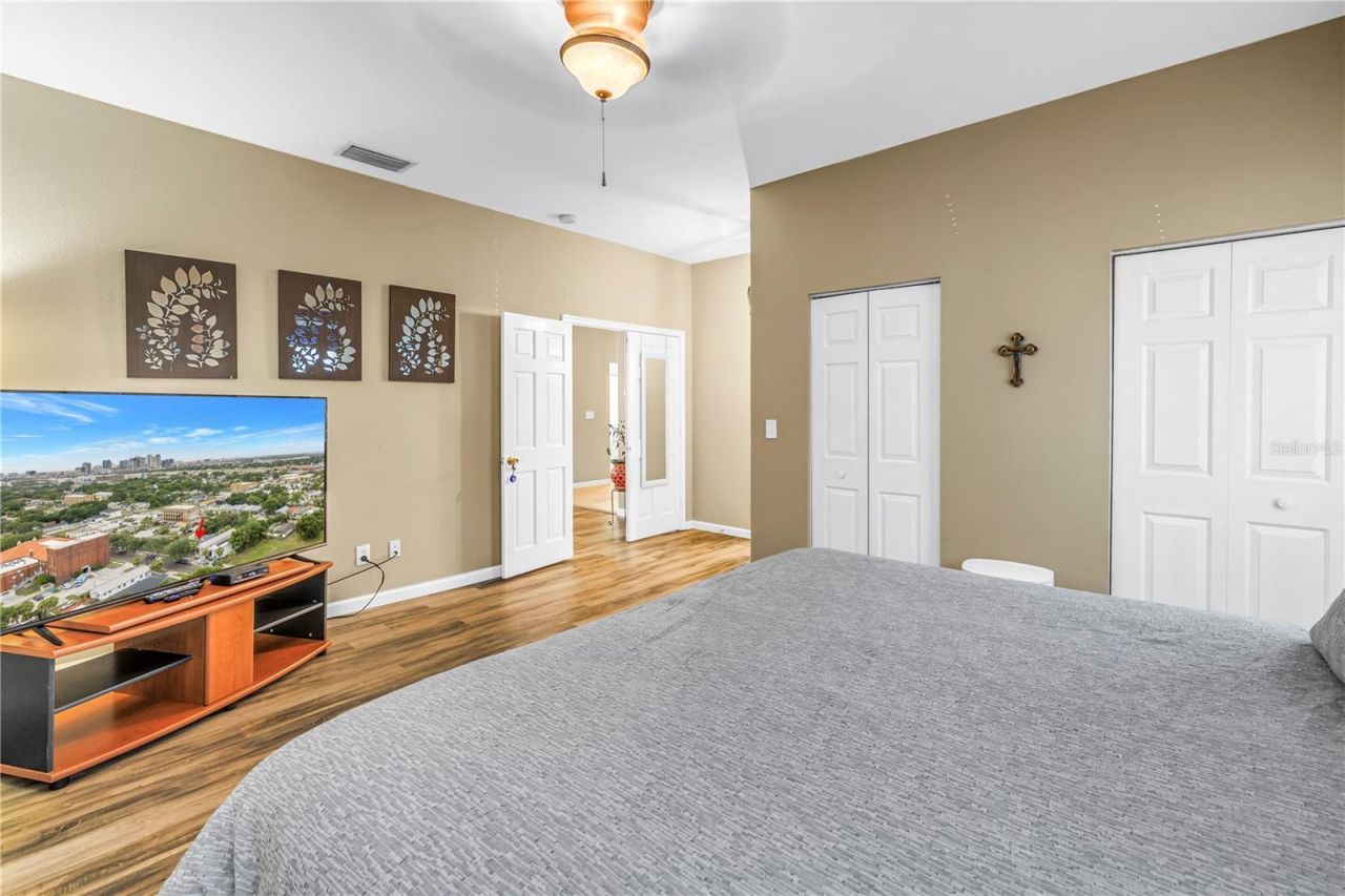 2318 W Cherry Street , Tampa, FL 33607 Photo