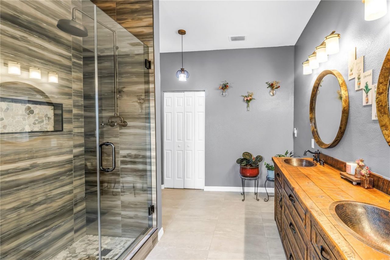 2318 W Cherry Street , Tampa, FL 33607 Photo