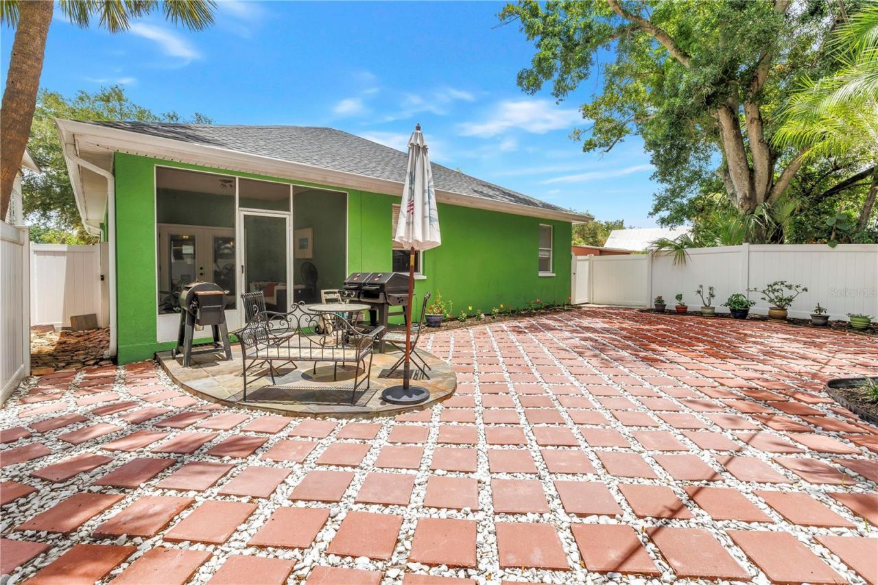 2318 W Cherry Street , Tampa, FL 33607 Photo