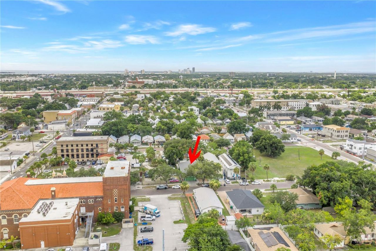 2318 W Cherry Street , Tampa, FL 33607 Photo