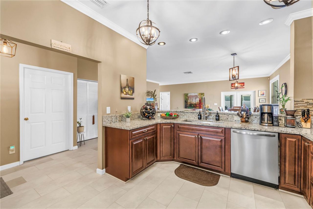 2318 W Cherry Street , Tampa, FL 33607 Photo