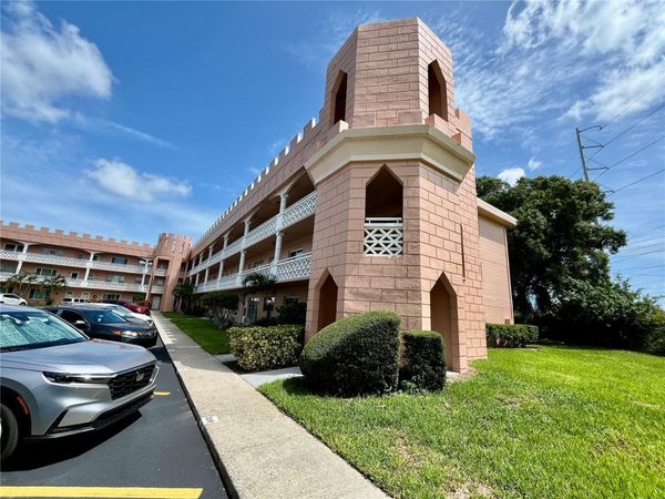 2458 COLUMBIA DRIVE , Unit 28, CLEARWATER, FL 33763