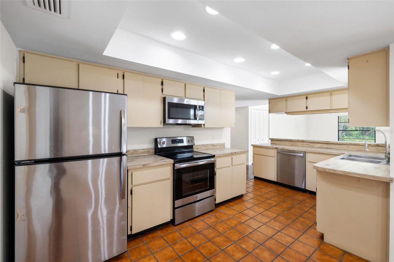 14011 Wolcott Drive , Tampa, FL 33624 Photo
