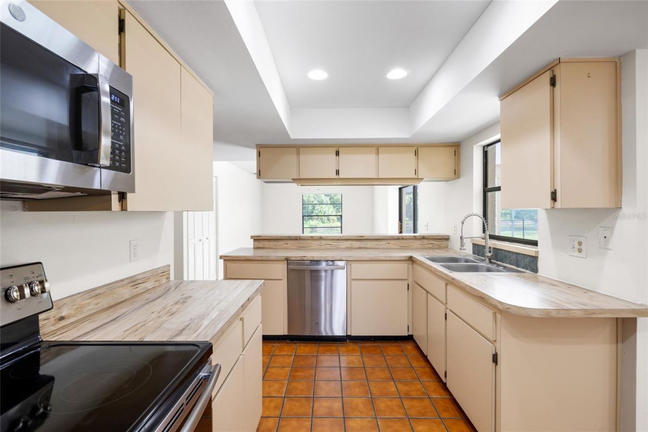 14011 Wolcott Drive , Tampa, FL 33624 Photo