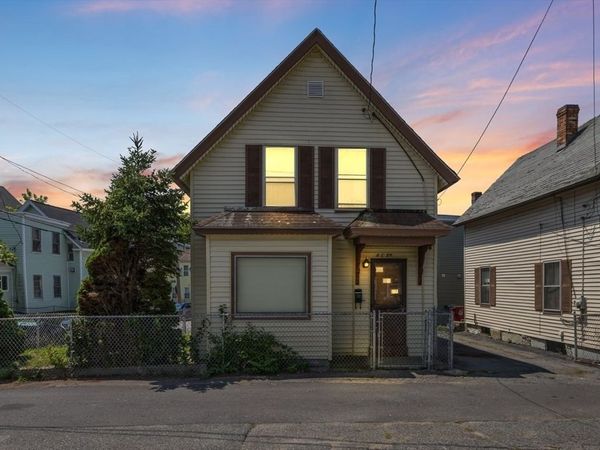 4 L St, Lowell, MA 01850