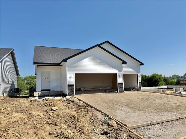 4885 Synergy. Street, Van Meter, IA 50261