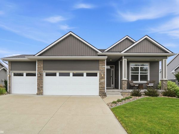 9655 Alderwood Drive, West Des Moines, IA 50266