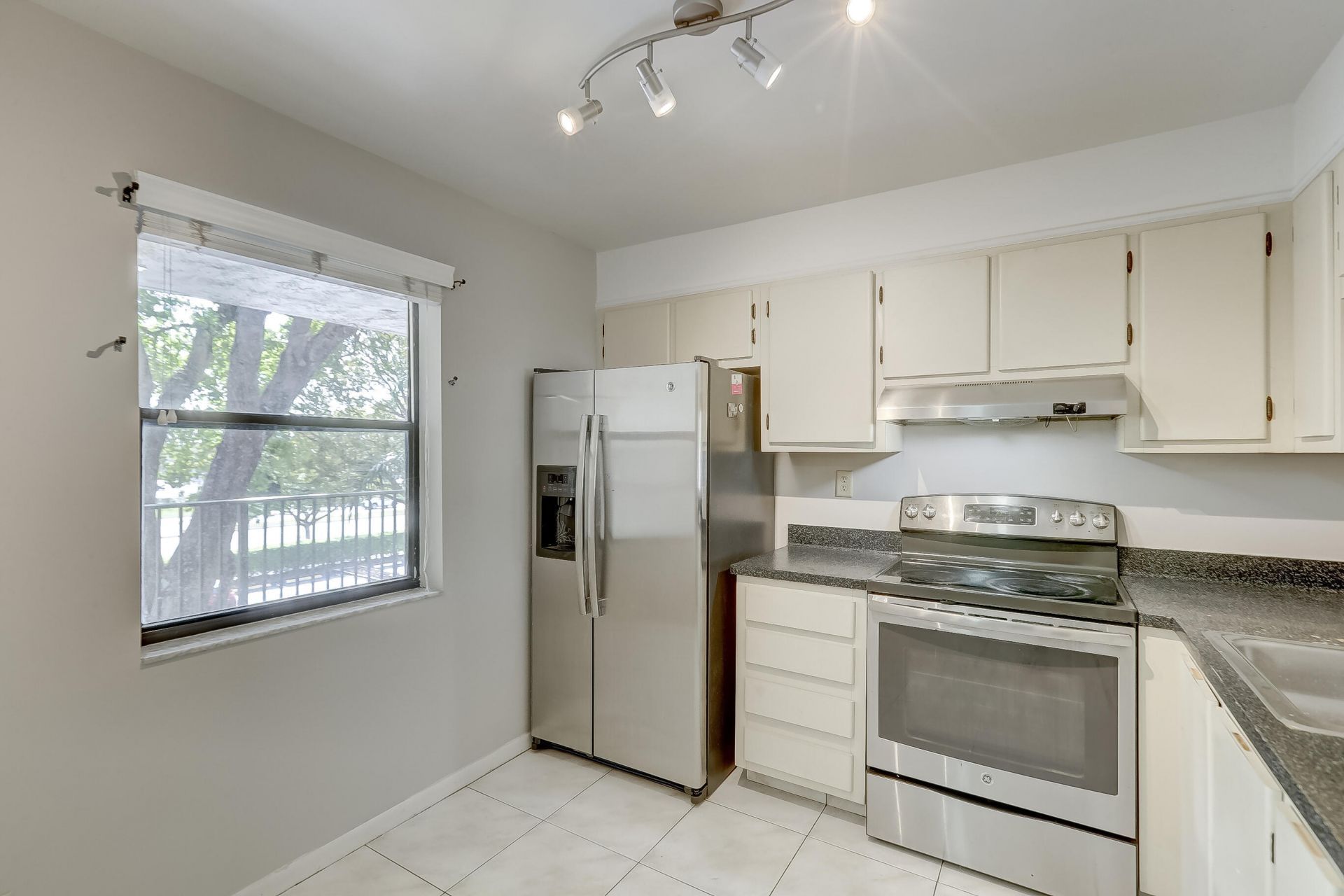 6751 N University Drive, Unit 302, Tamarac, FL 33321 Photo