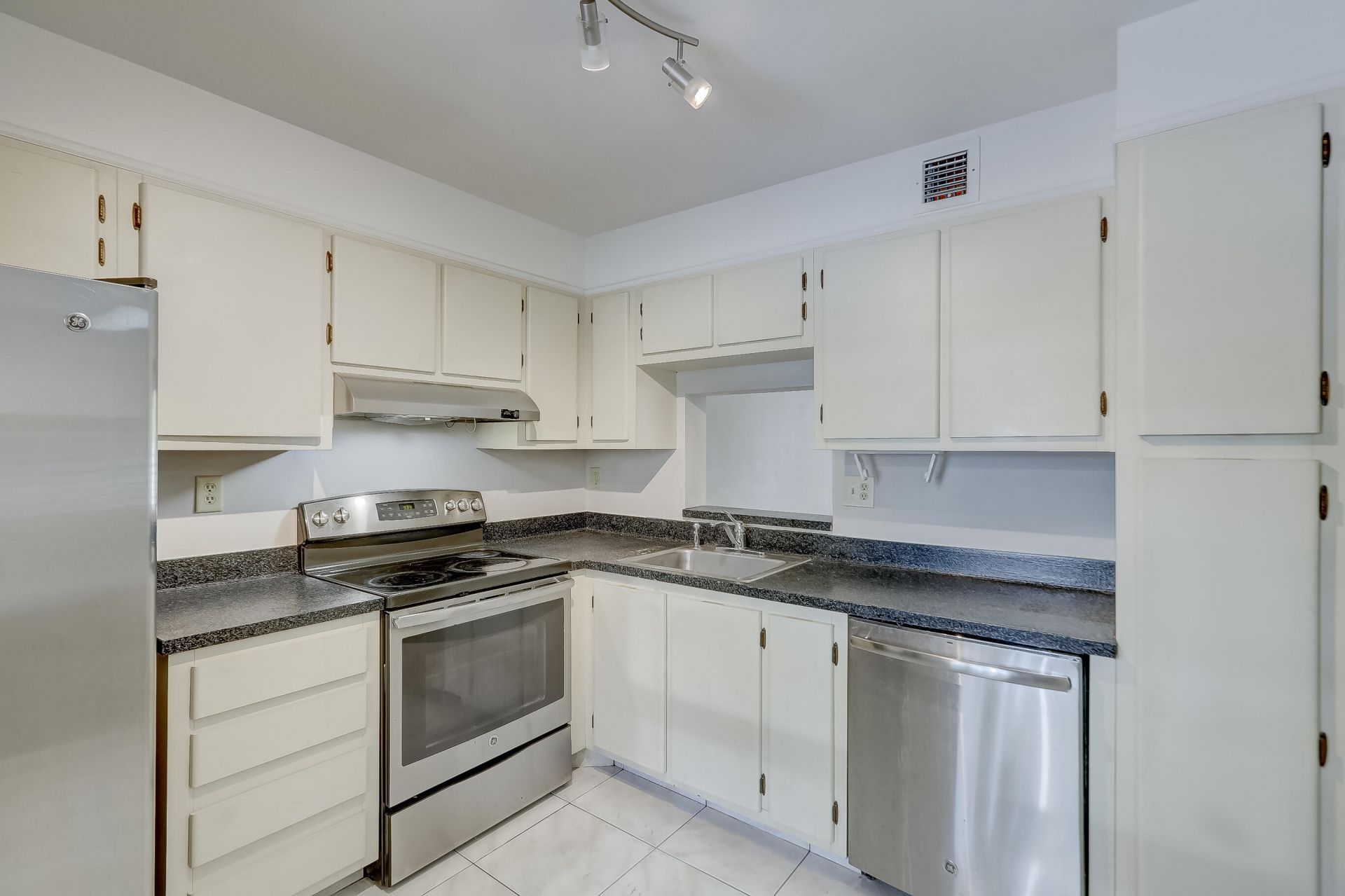 6751 N University Drive, Unit 302, Tamarac, FL 33321 Photo