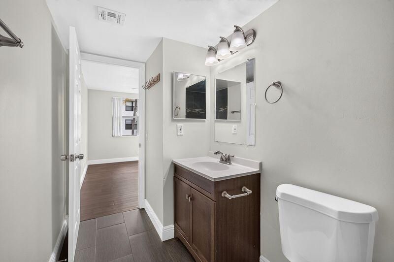 706 Executive Center Drive, Unit 23, West Palm Beach, FL 33401 Photo