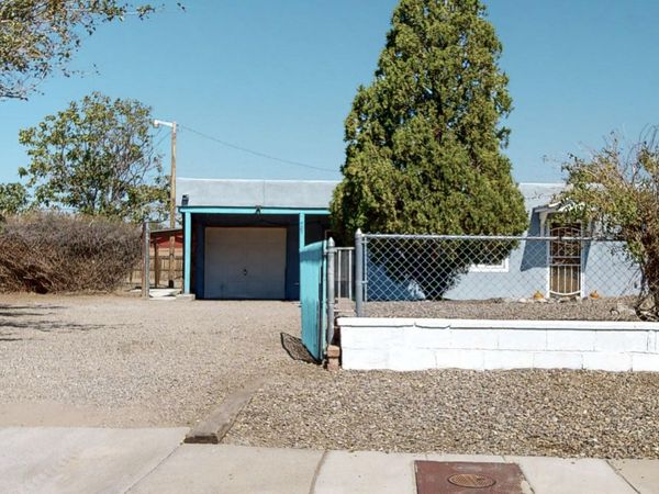 427 Headingly Avenue NW, Albuquerque, NM 87107