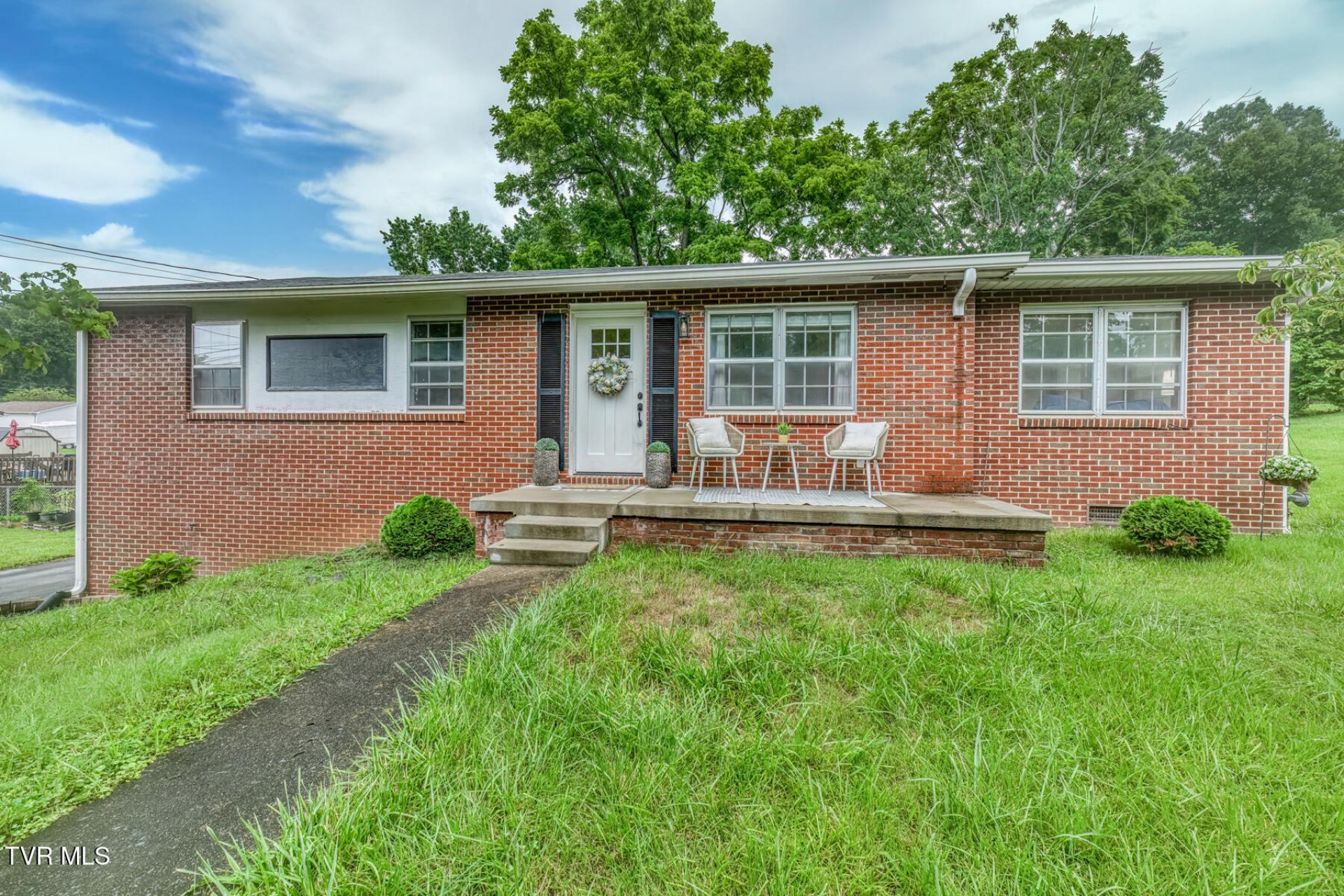 300 Peach Blossom Court, Johnson City, TN 37604 Main Photo
