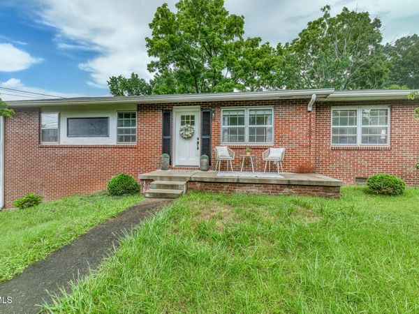 300 Peach Blossom Court, Johnson City, TN 37604