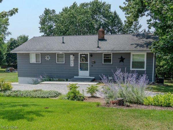 9811 Bellhaven Avenue NW, Uniontown, OH 44685